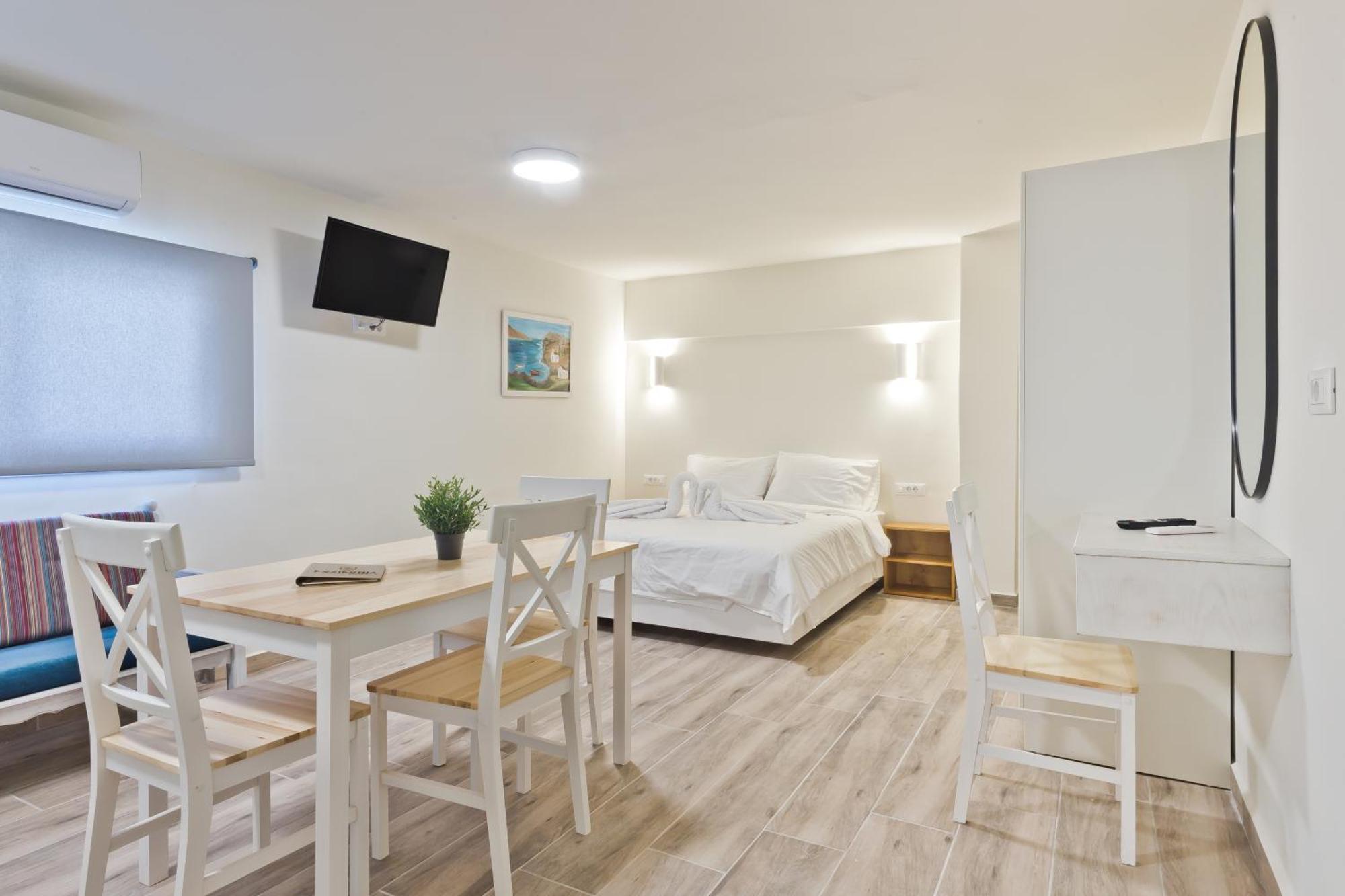 Posidonia Luxury Suites Karpathos Exterior photo