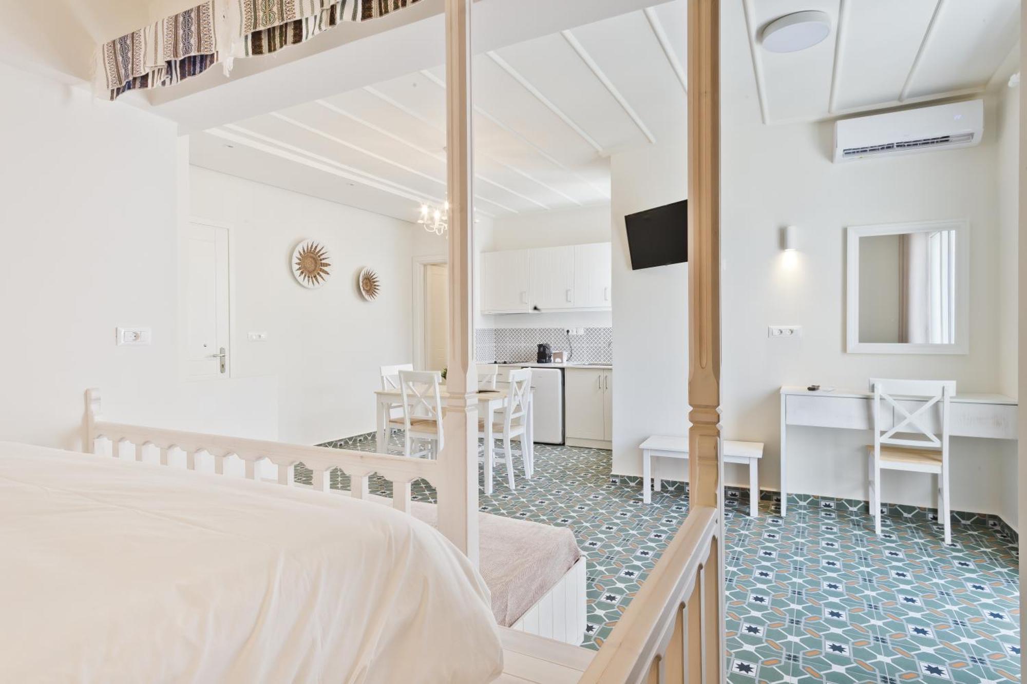 Posidonia Luxury Suites Karpathos Exterior photo